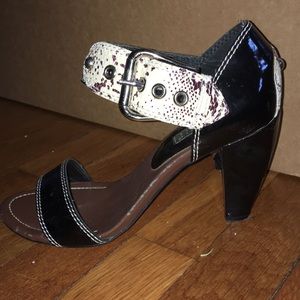 Carole Little patent leather sandal 7.5